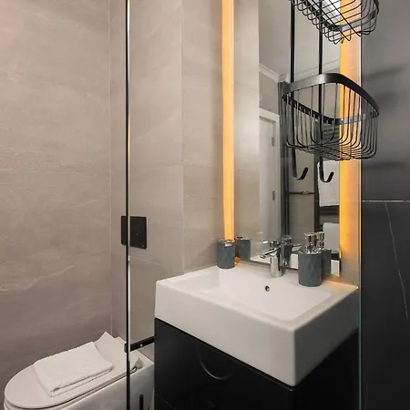Апартаменти Luxurious Urban Retreat With Unmatched Comfort Бухарест