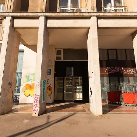 Apartment Luxurious Urban Retreat With Unmatched Comfort