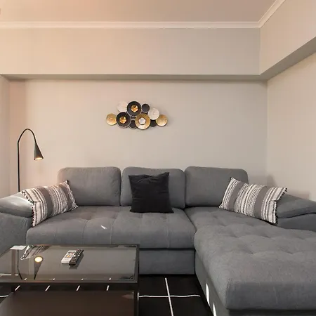 Luxurious Urban Retreat With Unmatched Comfort Апартаменти *