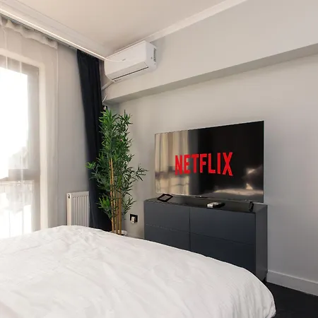 Luxurious Urban Retreat With Unmatched Comfort Апартаменти *