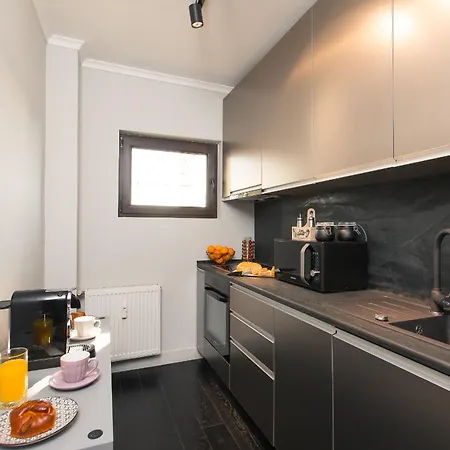 Апартаменти Luxurious Urban Retreat With Unmatched Comfort