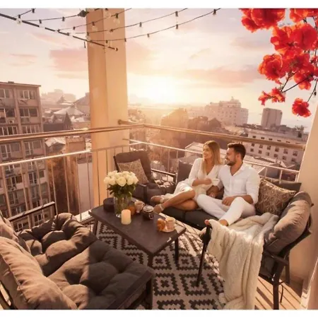 Апартаменти Luxurious Urban Retreat With Unmatched Comfort *
