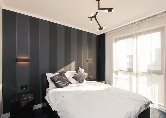 Luxurious Urban Retreat With Unmatched Comfort *