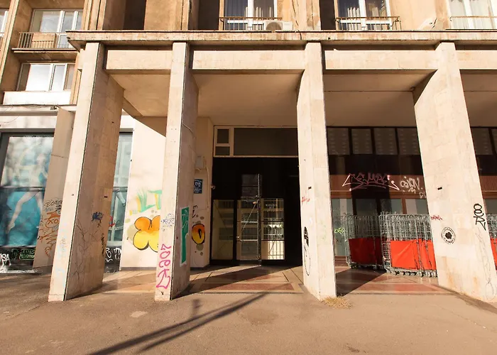 Apartman Luxurious Urban Retreat With Unmatched Comfort