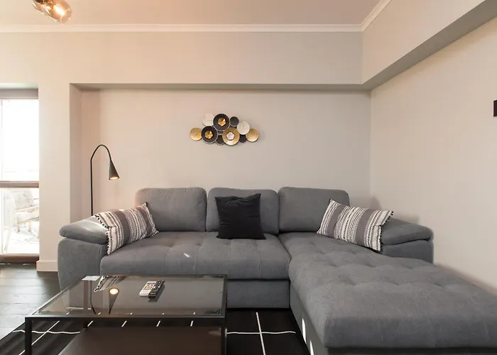 Luxurious Urban Retreat With Unmatched Comfort Apartament *