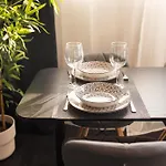 Luxurious Urban Retreat With Unmatched Comfort ブカレスト