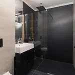 アパート Luxurious Urban Retreat With Unmatched Comfort *