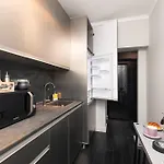 Luxurious Urban Retreat With Unmatched Comfort ブカレスト