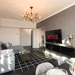 アパート Luxurious Urban Retreat With Unmatched Comfort *